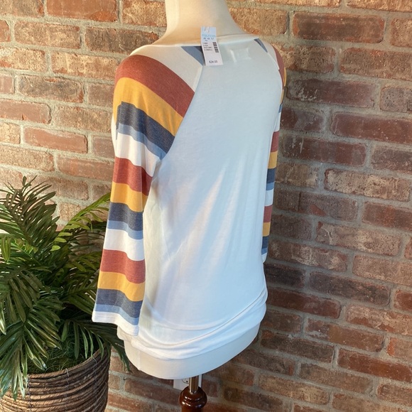 Maurices XS white 3/4 sleeve scoop neck t-shirt - Picture 5 of 10